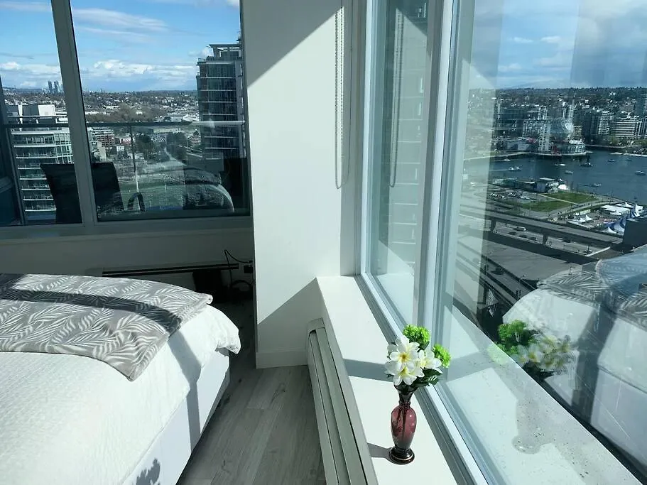 Appartamento Downtown 3Br/2Ba+Views+Skytrain+Free Parking Vancouver