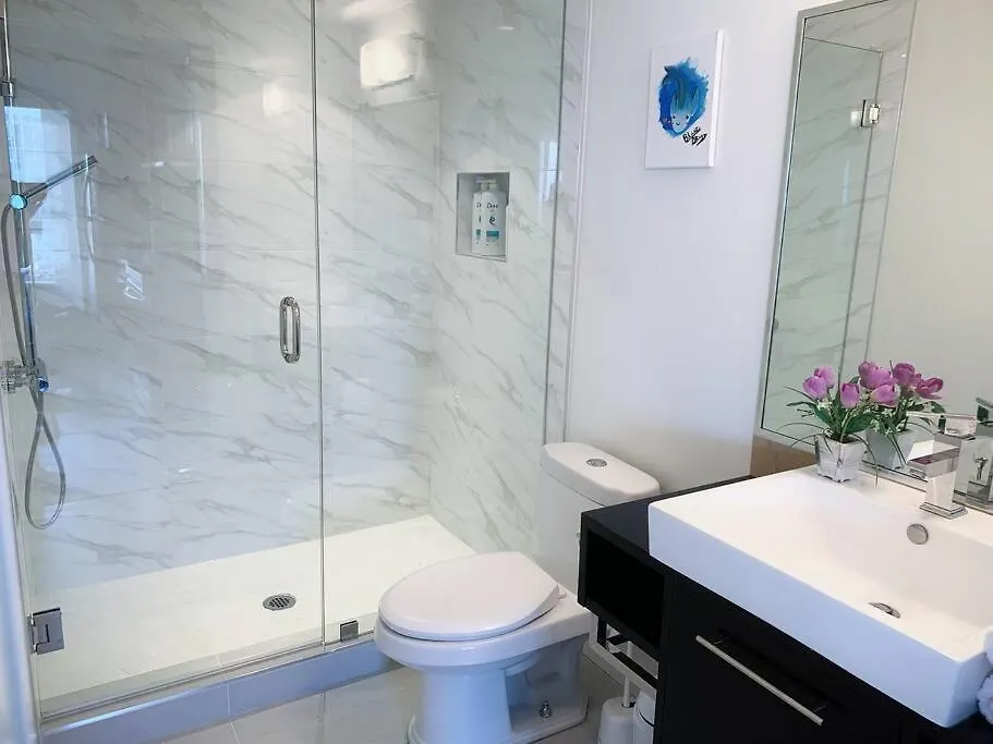 Downtown 3Br/2Ba+Views+Skytrain+Free Parking Apartment Vancouver