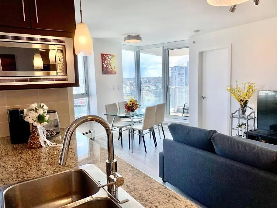 Downtown 3Br/2Ba+Views+Skytrain+Free Parking Apartment Vancouver 0*,  Canada