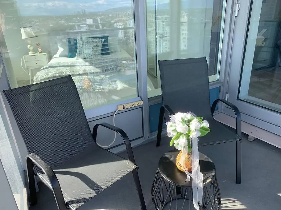 Downtown 3Br/2Ba+Views+Skytrain+Free Parking Apartment Vancouver