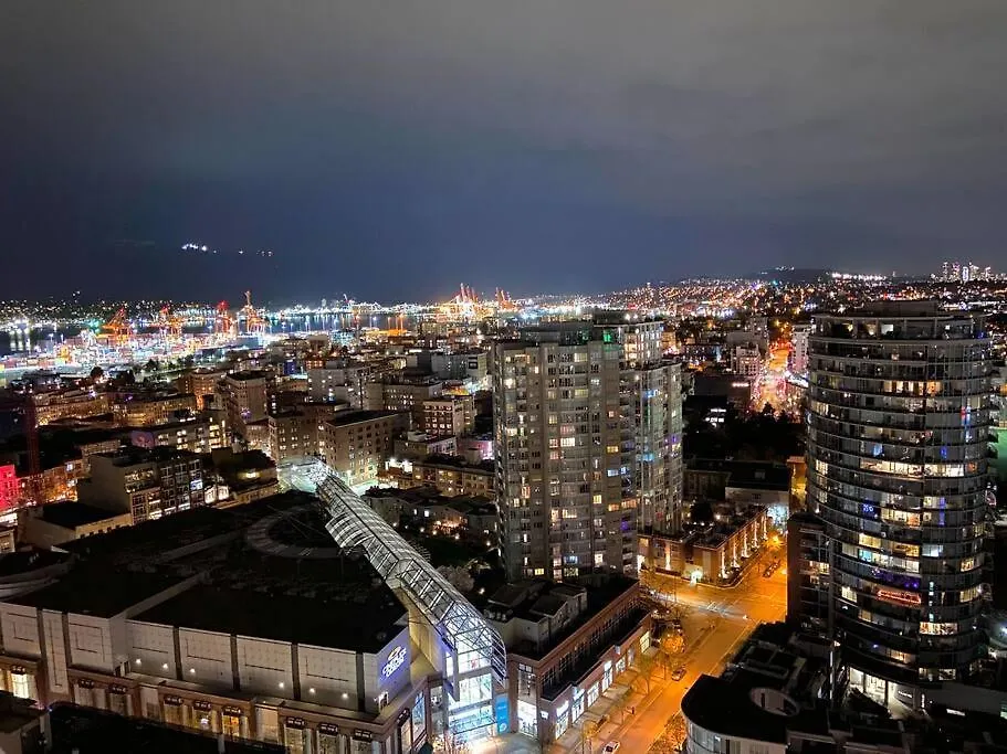 Downtown 3Br/2Ba+Views+Skytrain+Free Parking Apartment Vancouver 0*,  Canada
