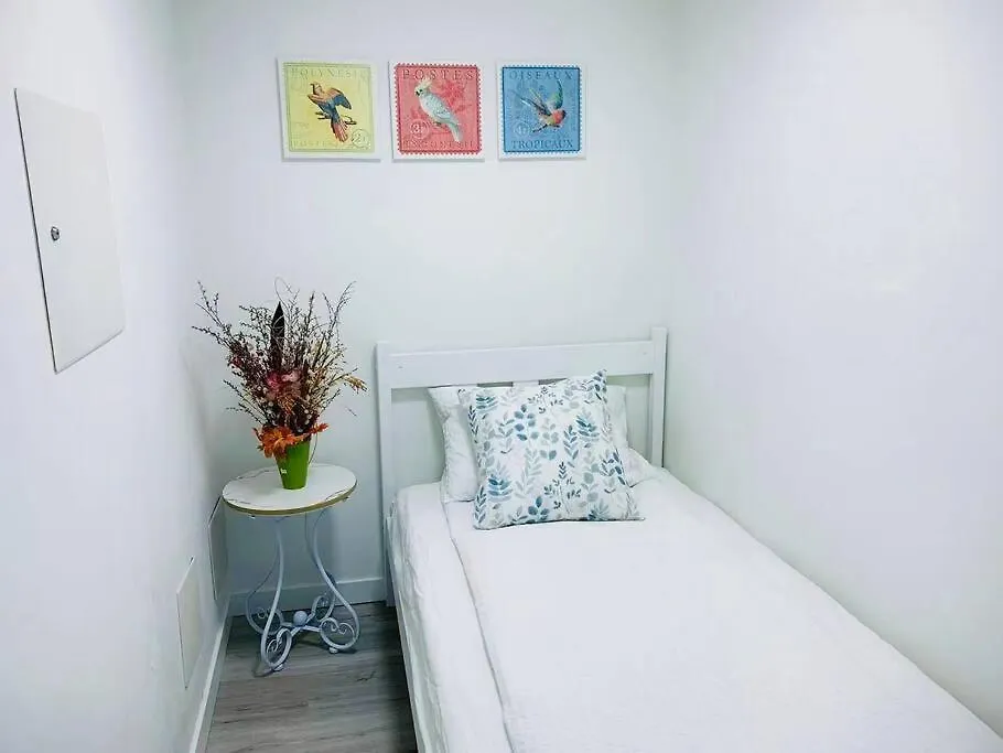 Downtown 3Br/2Ba+Views+Skytrain+Free Parking Apartment Vancouver